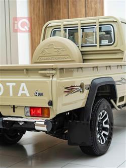 تويوتا لاند كروزر 70 بيك اب